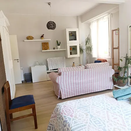Bright & Cozy Center Апартаменты